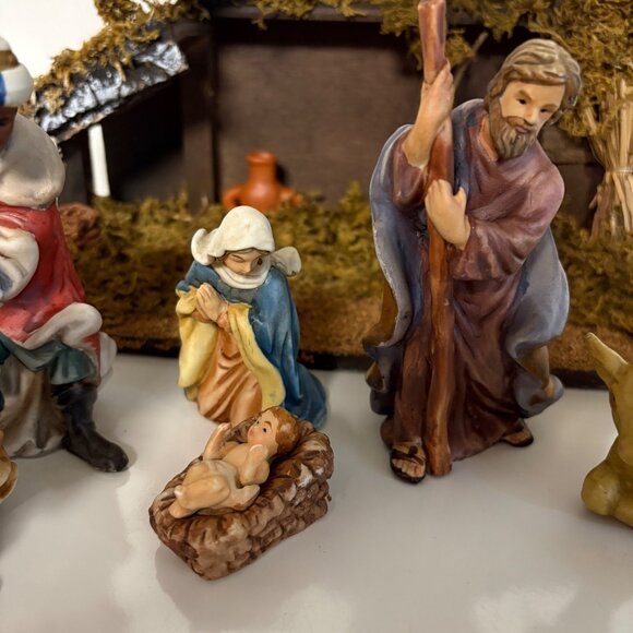 Trim Merry Nativity Set of 11 Hand-Painted Figurines and Stable Vintage - Picture 3 of 12